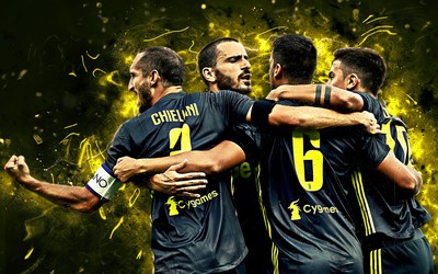 幻影体育热评-恩内斯里进球后与队友紧紧拥抱